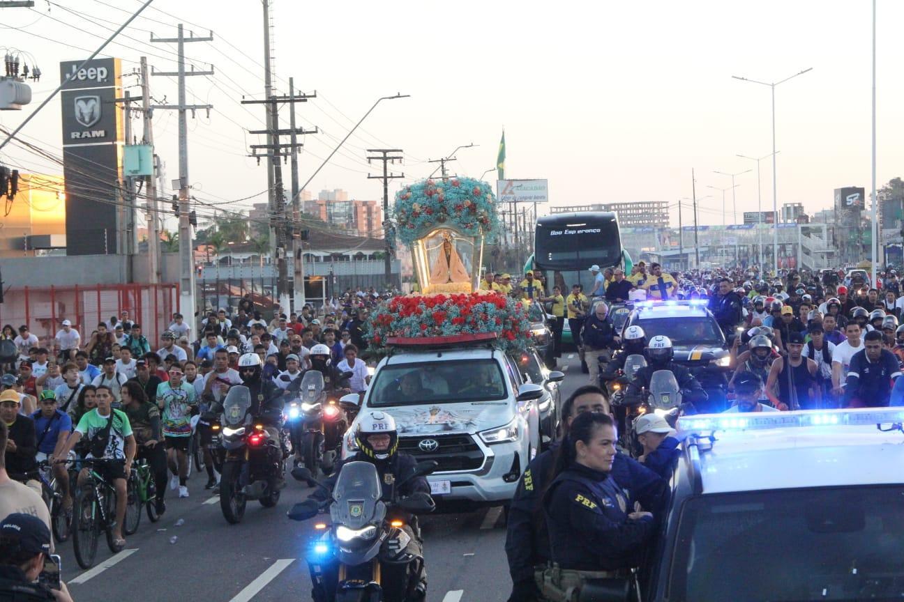 A expectativa da Polícia Rodoviária Federal (PRF) é chegar a Icoaraci por volta das 9h, quando será realizado o Círio Fluvial